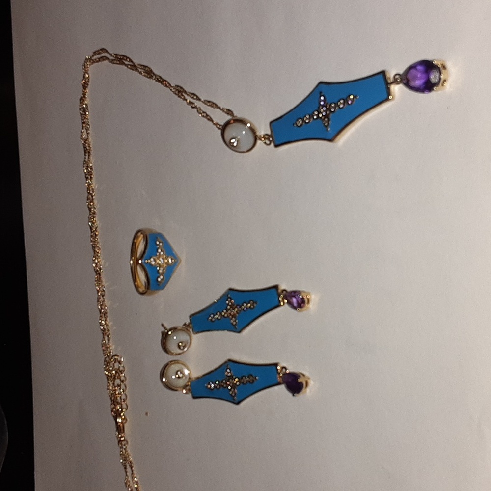 Three piece jewelry set.